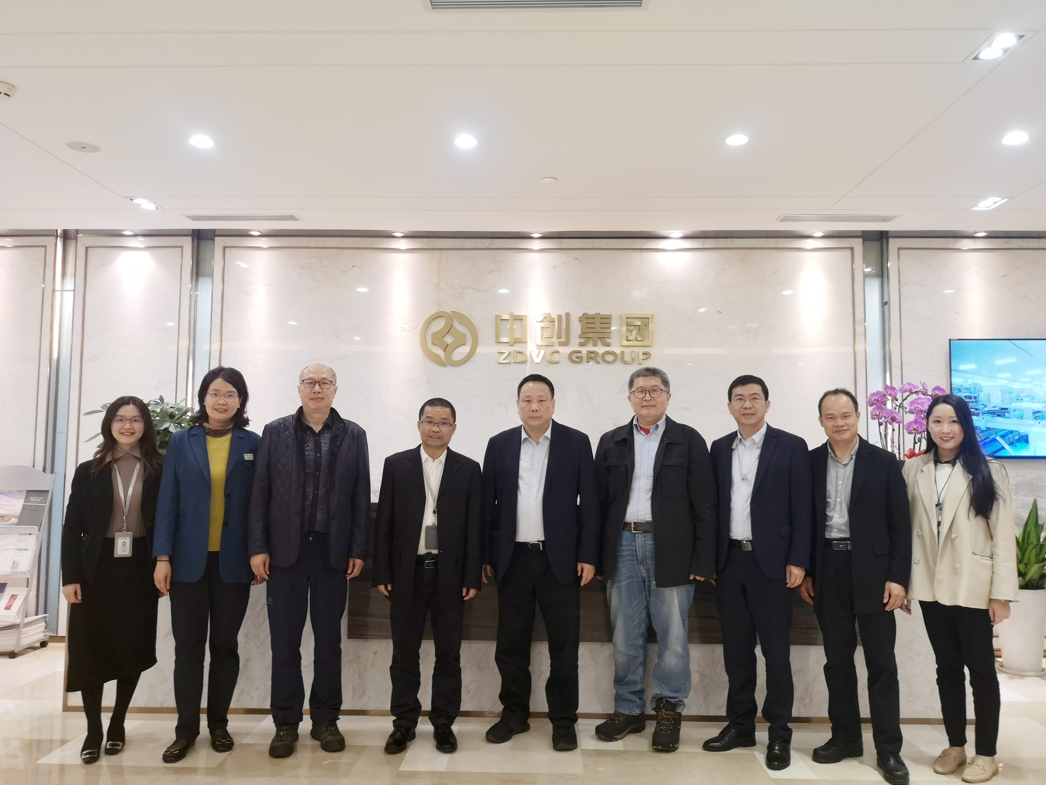 廣東省貿(mào)促會黨組成員、副會長邱招賢一行蒞臨廣東醫(yī)谷考察交流
