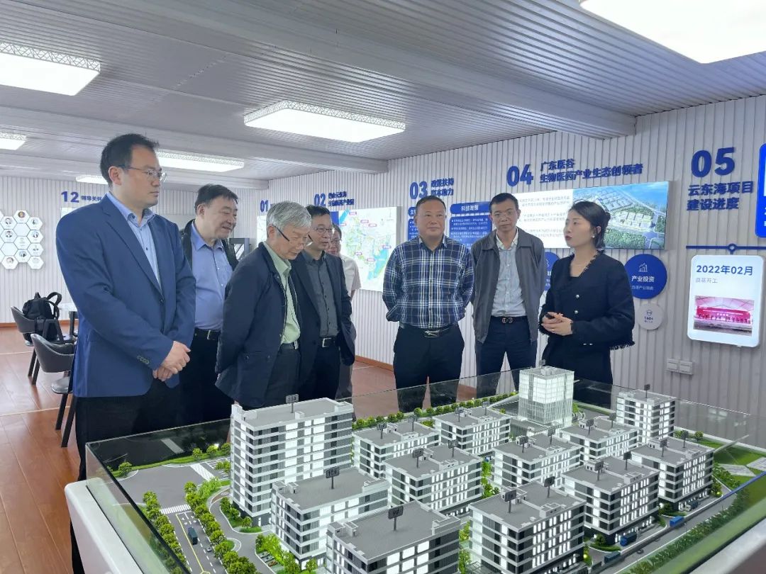 原廣東省國土廳、環(huán)保廳廳長袁征一行蒞臨廣東醫(yī)谷考察交流